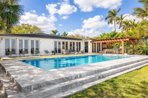 House in Miami Shores, Florida 4 bedrooms, 392.51 sq.m. № 1049460 - photo 5