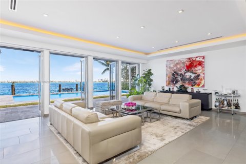 Casa en venta en Miami Shores, Florida, 4 dormitorios, 392.51 m2 № 1049460 - foto 17