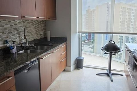 Condo in Sunny Isles Beach, Florida, 2 bedrooms  № 1397343 - photo 13