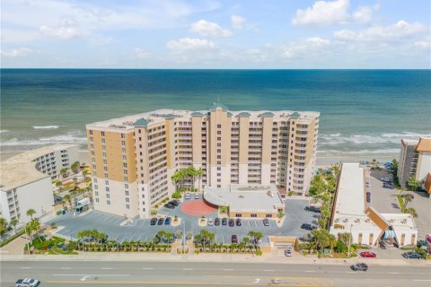 Condo in Daytona Beach Shores, Florida, 3 bedrooms  № 1379490 - photo 1