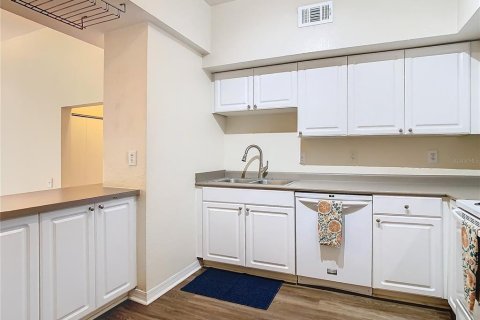 Condo in Tampa, Florida, 2 bedrooms  № 1379493 - photo 14