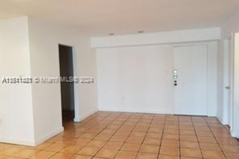 Condo in Miami, Florida, 1 bedroom  № 1233759 - photo 3