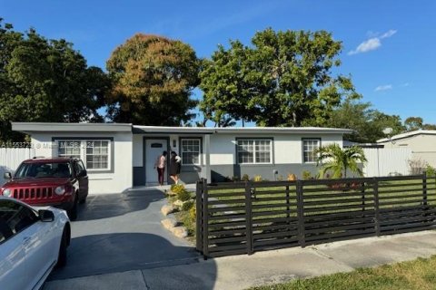 Casa en venta en Lauderhill, Florida, 4 dormitorios, 148.74 m2 № 1078061 - foto 1