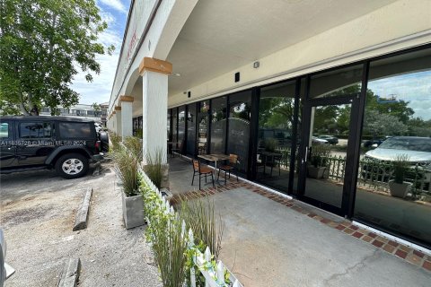 Propiedad comercial en venta en Pembroke Pines, Florida № 1305568 - foto 5