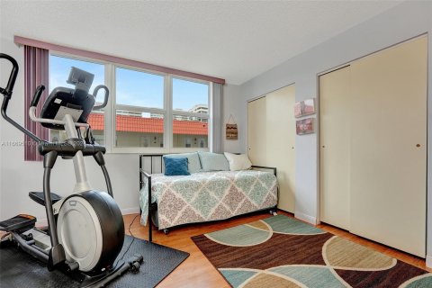 Condo in Hallandale Beach, Florida, 2 bedrooms  № 1388023 - photo 9