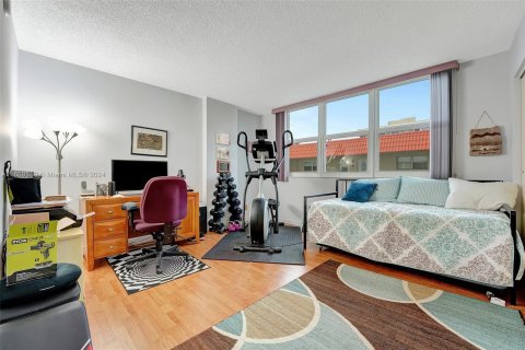 Condo in Hallandale Beach, Florida, 2 bedrooms  № 1388023 - photo 8