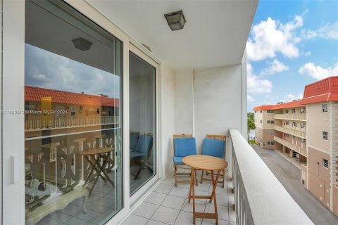 Condo in Hallandale Beach, Florida, 2 bedrooms  № 1388023 - photo 6