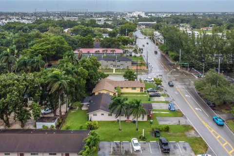 Propiedad comercial en venta en Miami, Florida, 208.84 m2 № 1440174 - foto 4