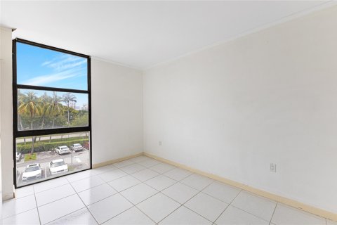 Condo in Aventura, Florida, 2 bedrooms  № 1051235 - photo 4