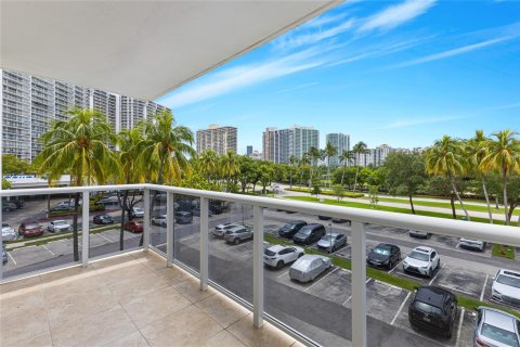 Condo in Aventura, Florida, 2 bedrooms  № 1051235 - photo 2