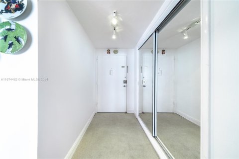 Condominio en venta en Miami, Florida, 3 dormitorios, 158.96 m2 № 1398060 - foto 2