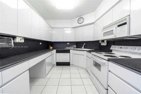 Condominio en venta en Miami, Florida, 3 dormitorios, 158.96 m2 № 1398060 - foto 10