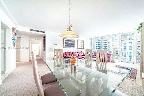 Condominio en venta en Miami, Florida, 3 dormitorios, 158.96 m2 № 1398060 - foto 5