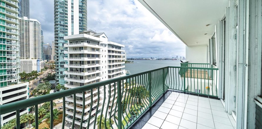 Condominio en Miami, Florida, 3 dormitorios  № 1398060