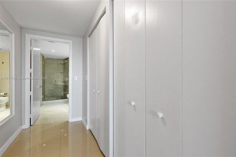 Condominio en venta en Miami, Florida, 3 dormitorios, 173.26 m2 № 1399444 - foto 18