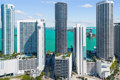 Condominio en venta en Miami, Florida, 3 dormitorios, 173.26 m2 № 1399444 - foto 1