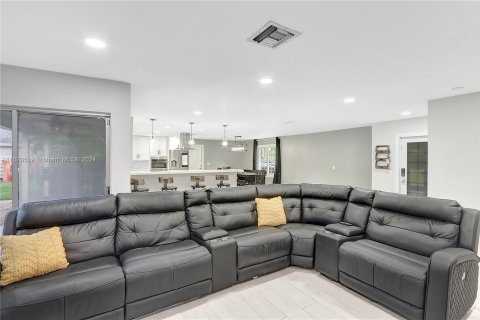 Casa en venta en Miami, Florida, 4 dormitorios, 200.02 m2 № 1399445 - foto 11