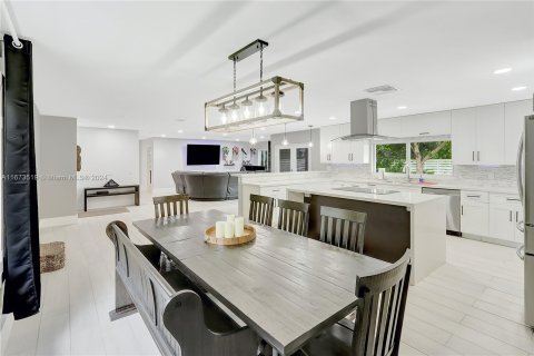 Casa en venta en Miami, Florida, 4 dormitorios, 200.02 m2 № 1399445 - foto 13