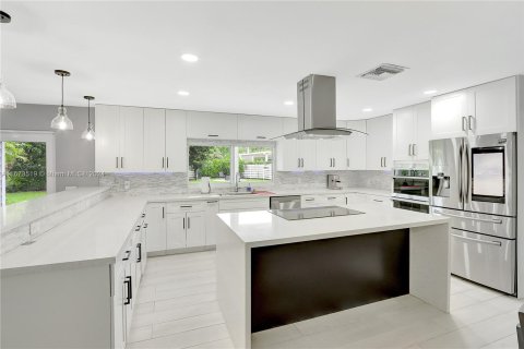 Casa en venta en Miami, Florida, 4 dormitorios, 200.02 m2 № 1399445 - foto 12