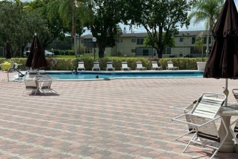 Condo in Margate, Florida, 1 bedroom  № 1399486 - photo 16