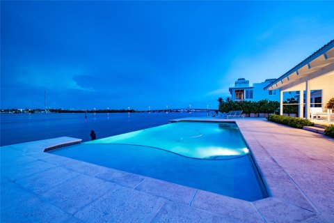 Casa en venta en Miami, Florida, 5 dormitorios, 535.86 m2 № 1047949 - foto 21