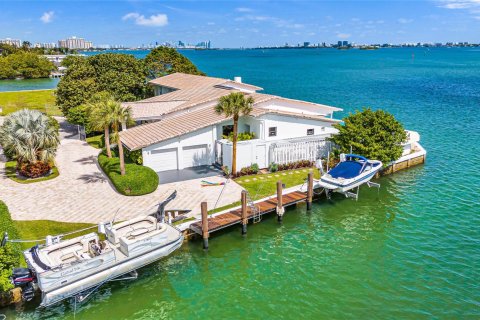 Villa ou maison à vendre à Miami, Floride: 5 chambres, 535.86 m2 № 1047949 - photo 13