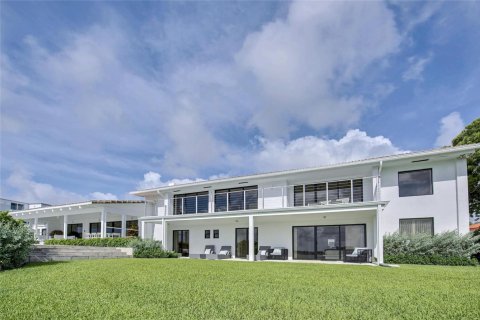 House in Miami, Florida 5 bedrooms, 535.86 sq.m. № 1047949 - photo 17