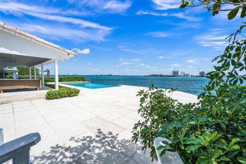 Casa en venta en Miami, Florida, 5 dormitorios, 535.86 m2 № 1047949 - foto 20