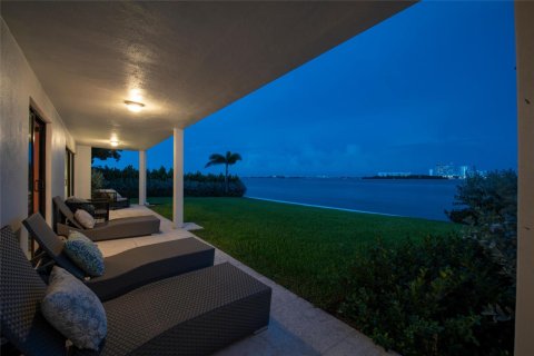 Villa ou maison à vendre à Miami, Floride: 5 chambres, 535.86 m2 № 1047949 - photo 29