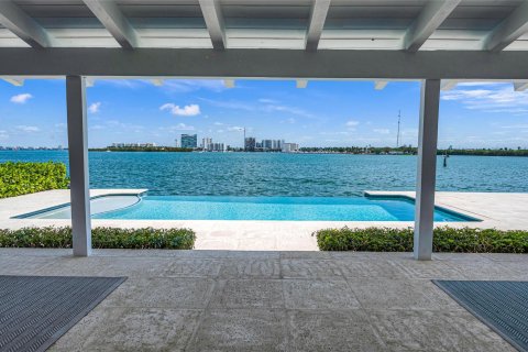 Casa en venta en Miami, Florida, 5 dormitorios, 535.86 m2 № 1047949 - foto 25