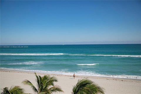Copropriété à vendre à Sunny Isles Beach, Floride: 4 chambres, 578.32 m2 № 1072220 - photo 18