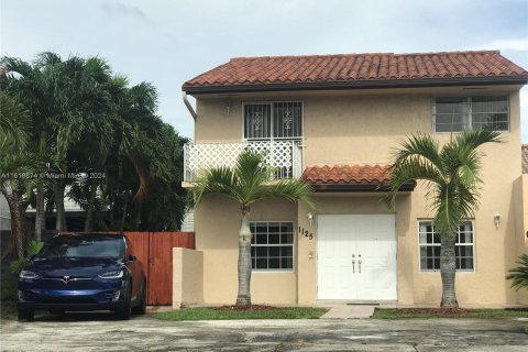 Townhouse in Miami, Florida 3 bedrooms, 166.85 sq.m. № 1241047 - photo 1