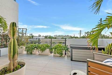 Condo in Miami Beach, Florida, 3 bedrooms  № 1071762 - photo 26