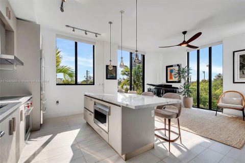 Condominio en venta en Miami Beach, Florida, 3 dormitorios, 179.12 m2 № 1071762 - foto 12