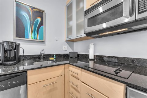 Condo in Fort Lauderdale, Florida, 1 bedroom  № 1161653 - photo 3