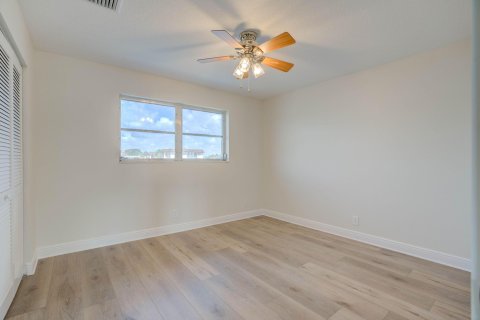 Condo in North Palm Beach, Florida, 2 bedrooms  № 1161693 - photo 8