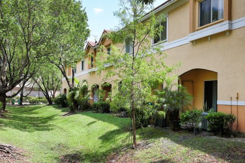 Townhouse in Tamarac, Florida 2 bedrooms, 112.78 sq.m. № 1227883 - photo 9