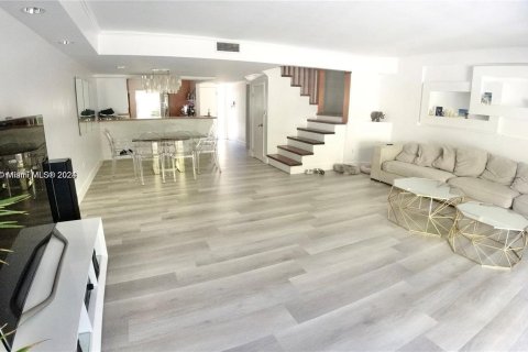 Condominio en venta en North Miami Beach, Florida, 3 dormitorios, 147.71 m2 № 1074331 - foto 1