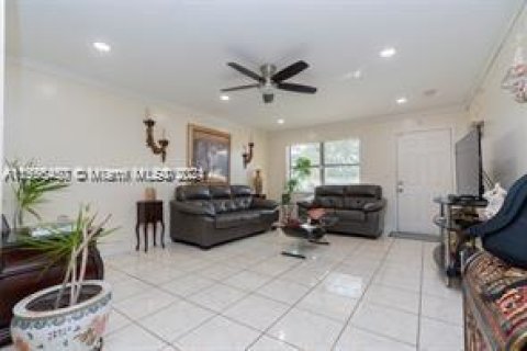 Copropriété à vendre à Cutler Bay, Floride: 2 chambres, 87.33 m2 № 1077282 - photo 6