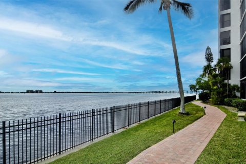 Condo in Fort Myers, Florida, 3 bedrooms  № 1048656 - photo 9