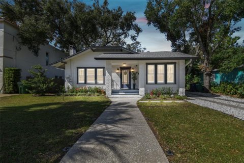 House in Tampa, Florida 4 bedrooms, 218.23 sq.m. № 1415944 - photo 2