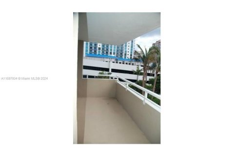 Condominio en venta en Hallandale Beach, Florida, 2 dormitorios, 118.45 m2 № 1206409 - foto 8