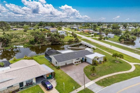 House in Port Charlotte, Florida 4 bedrooms, 135.36 sq.m. № 1341186 - photo 27