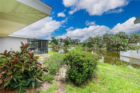 Villa ou maison à vendre à Port Charlotte, Floride: 4 chambres, 135.36 m2 № 1341186 - photo 5