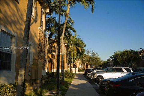Townhouse in Cutler Bay, Florida 3 bedrooms, 123.1 sq.m. № 1033620 - photo 6