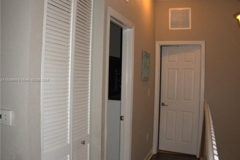 Adosado en venta en Cutler Bay, Florida, 3 dormitorios, 123.1 m2 № 1033620 - foto 24