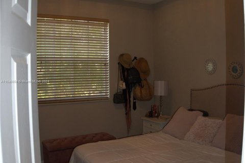 Adosado en venta en Cutler Bay, Florida, 3 dormitorios, 123.1 m2 № 1033620 - foto 28