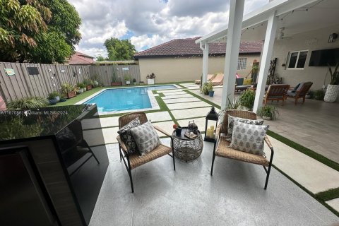 Villa ou maison à vendre à Miami, Floride: 4 chambres, 181.53 m2 № 1389991 - photo 24