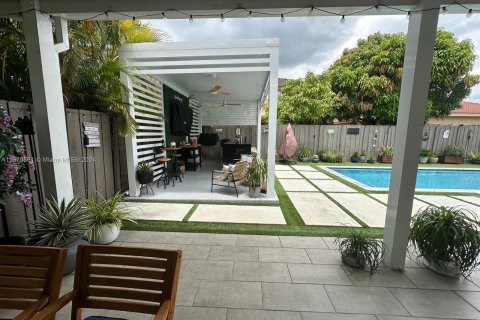 Casa en venta en Miami, Florida, 4 dormitorios, 181.53 m2 № 1389991 - foto 17