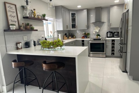 Casa en venta en Miami, Florida, 4 dormitorios, 181.53 m2 № 1389991 - foto 13